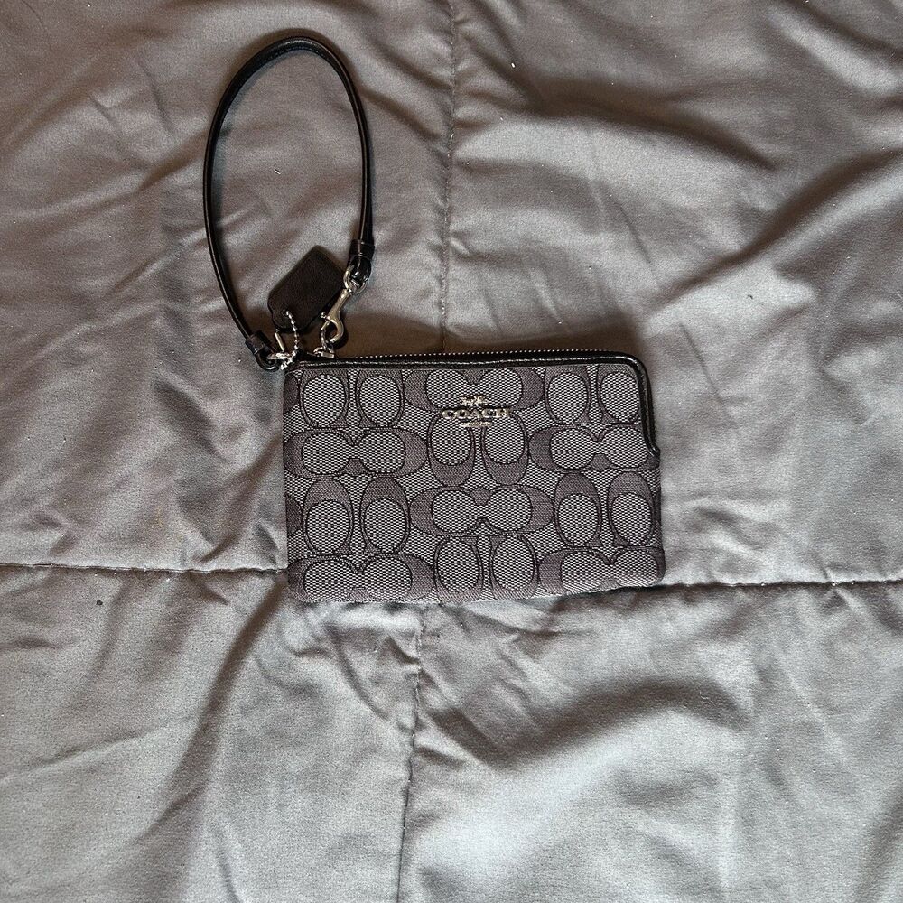Coach Signature  Wristlet Bag Card Holder Gray 6 In X 4 In Excellent Condition